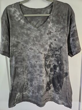 Kenneth Cole Gray Tie-Dye V-Neck Shirt with Owl Graphic